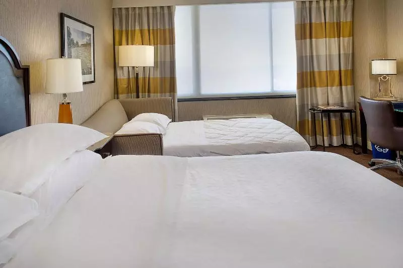 キングサイズベッドのデラックスルーム, Sheraton Westport Plaza