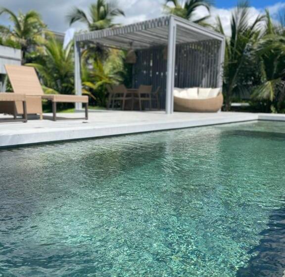 فيلا غرفة نوم واحدة مطلّة علي البحر, Club De Mar Condo