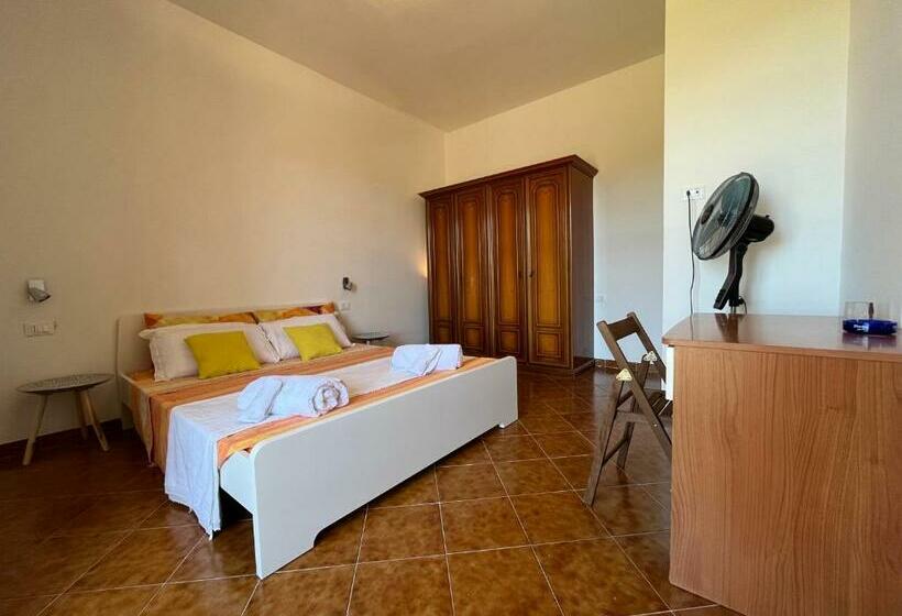 חדר סטנדרט עם מרפסת, Monte Cuccu Bed & Breakfast