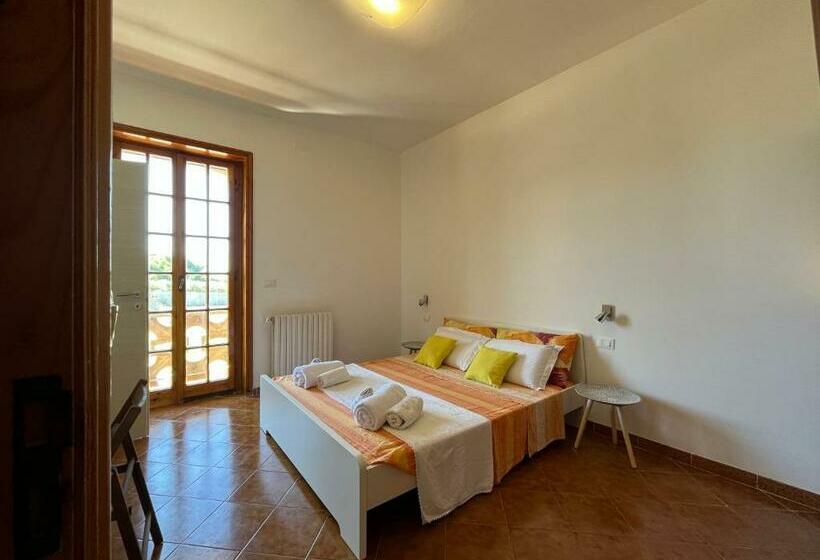 חדר סטנדרט עם מרפסת, Monte Cuccu Bed & Breakfast