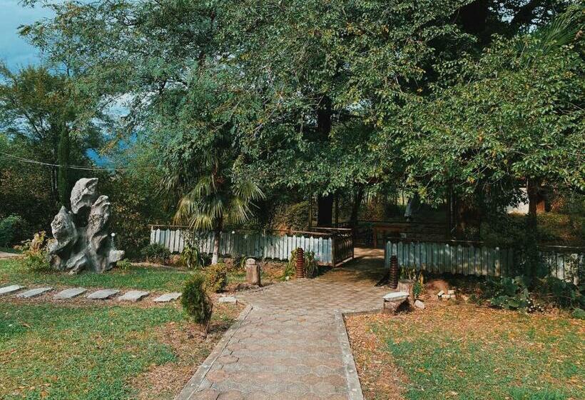 اتاق استاندارد چهارنفره با چشمانداز باغ, Matua Guest House