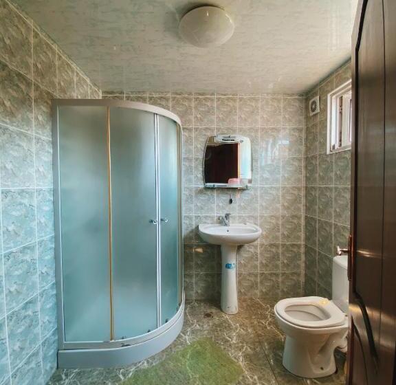 اتاق استاندارد چهارنفره با چشمانداز باغ, Matua Guest House