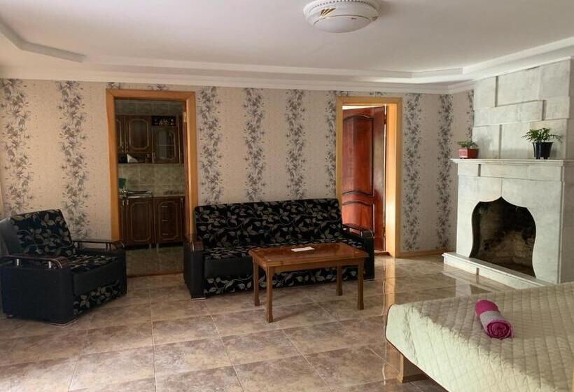 اتاق استاندارد چهارنفره با چشمانداز باغ, Matua Guest House