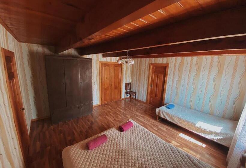 اتاق استاندارد سه نفره, Matua Guest House