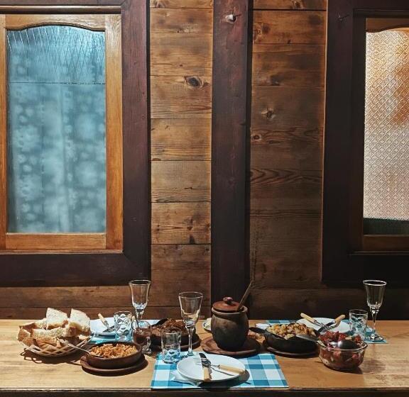 اتاق راحتی سه تخته, Matua Guest House