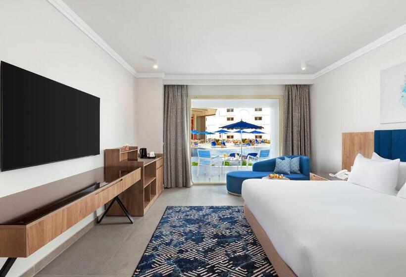 اتاق استاندارد سه تخته با چشم‌انداز استخر, Pickalbatros Blu Spa Resort   Adults Friendly 16 Years Plus  Ultra All Inclusive