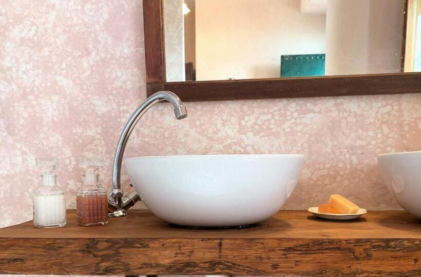 מיטת קינג בסוויטה, Patios Del Agua