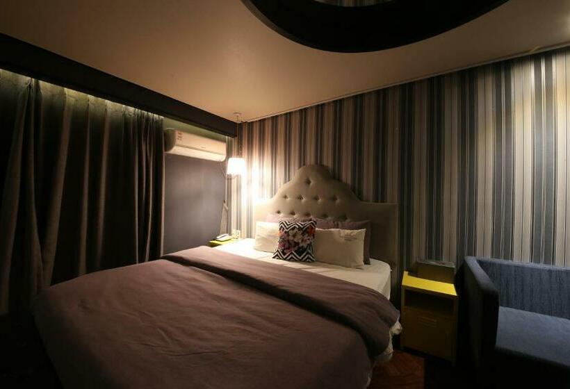 חדר סופריור, Frenchcode