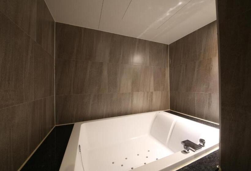 חדר סופריור, Frenchcode