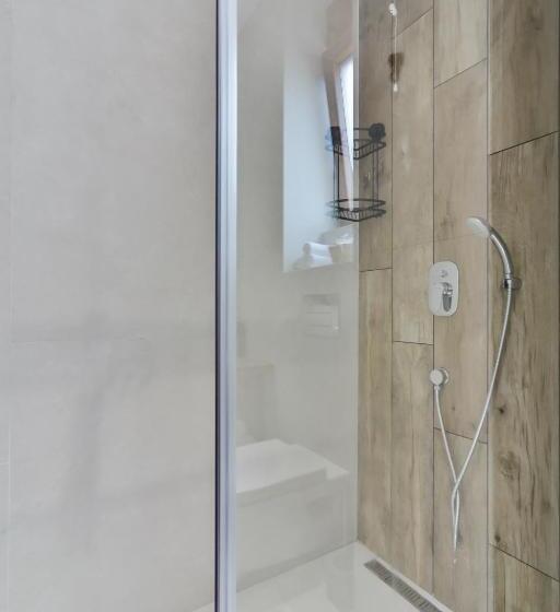 اتاق لوکس, Vladimir