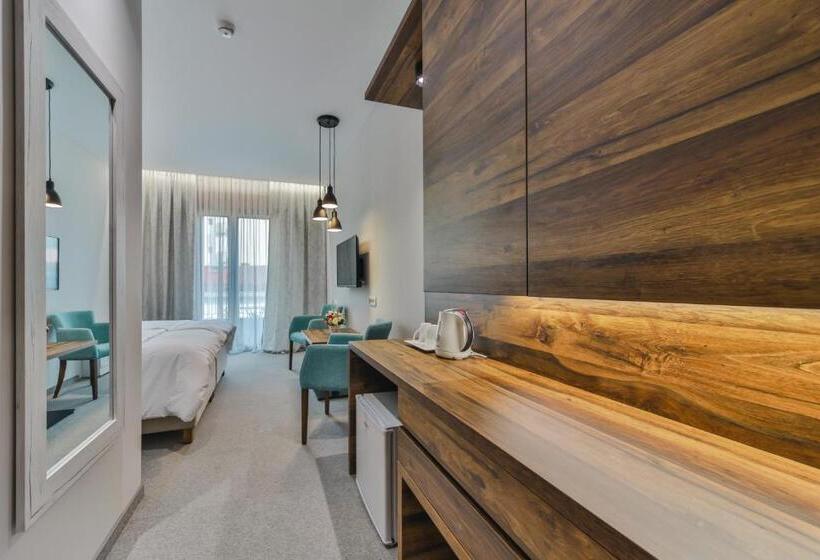 اتاق لوکس, Vladimir