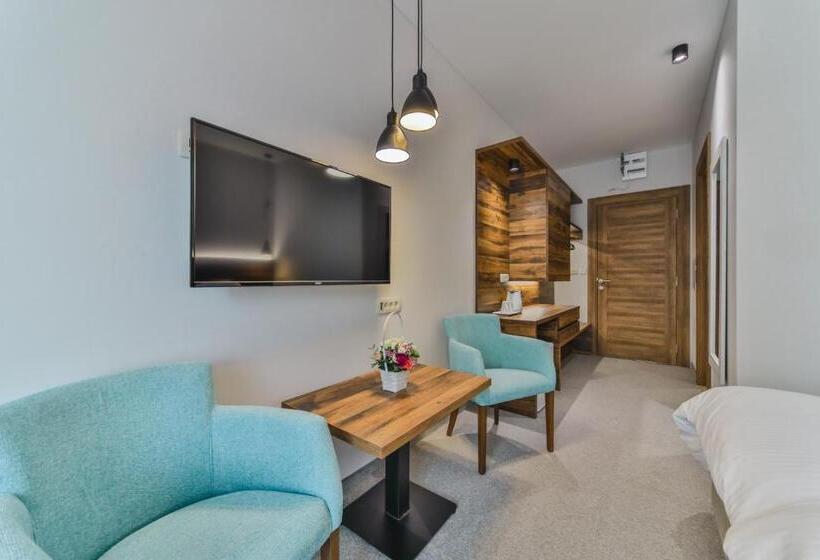 اتاق لوکس, Vladimir