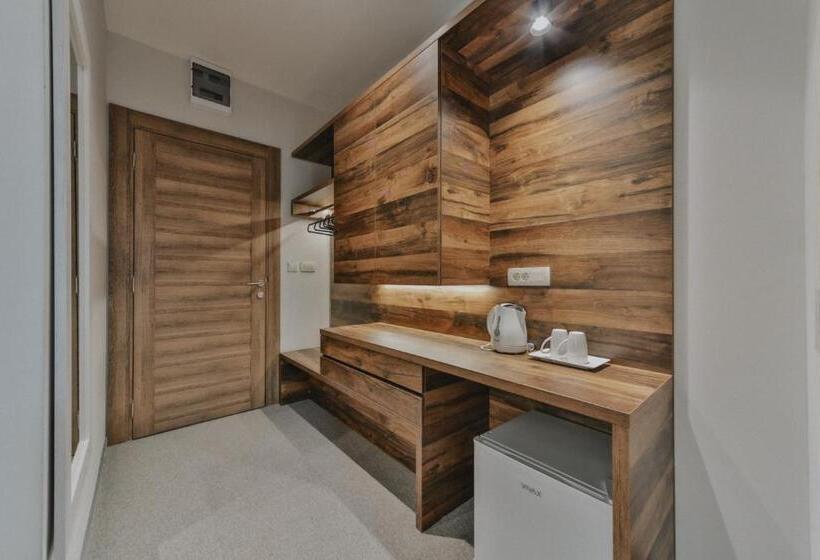 اتاق استاندارد سه نفره, Vladimir