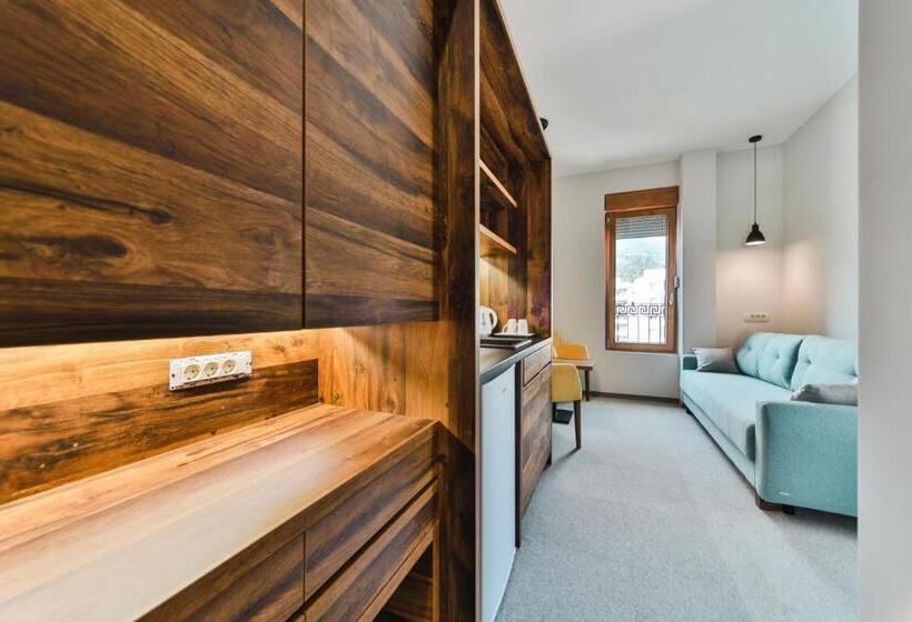 سوییت جونیور, Vladimir