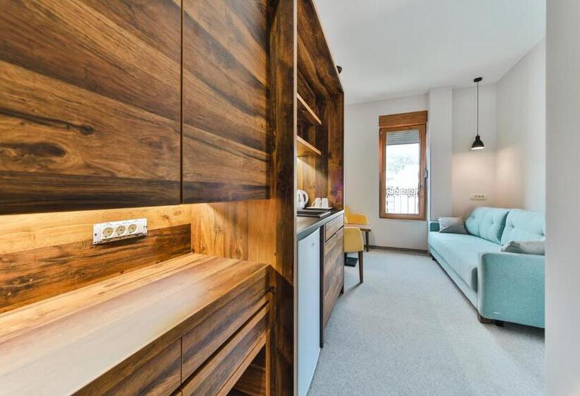 سوییت جونیور, Vladimir