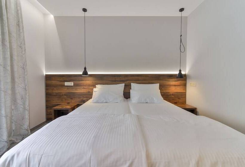 اتاق لوکس, Vladimir