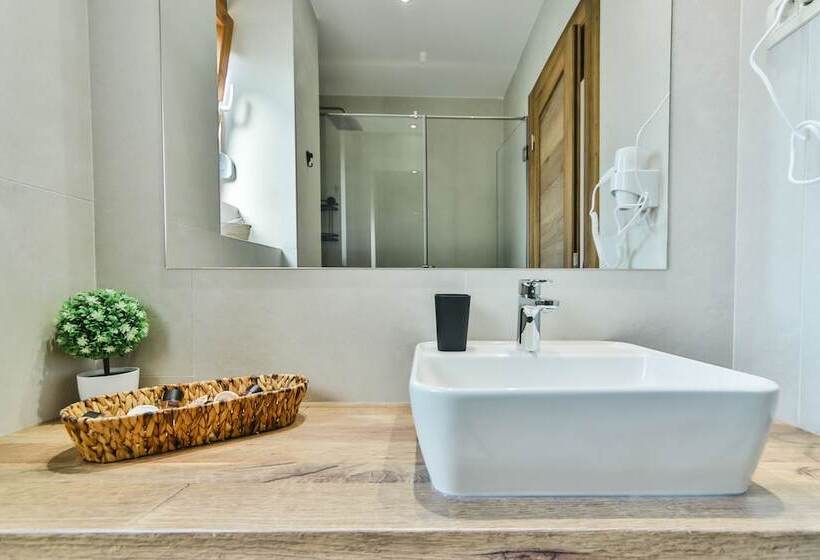 اتاق لوکس, Vladimir