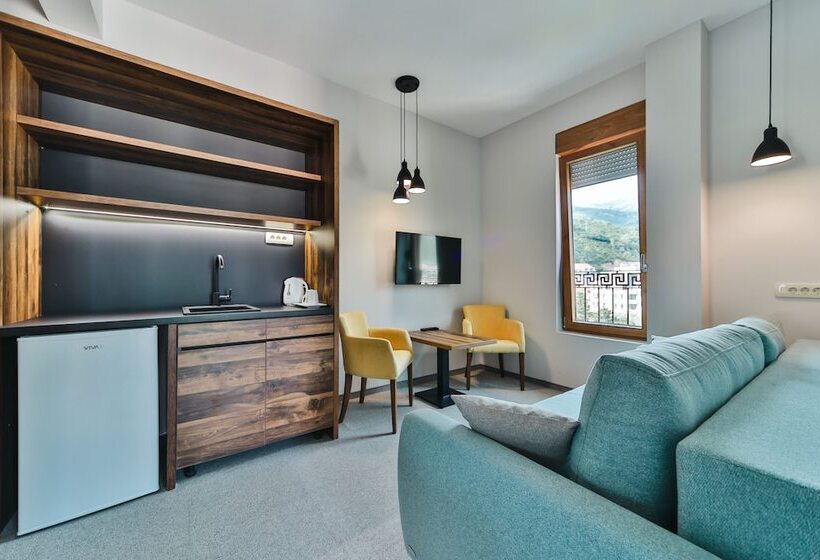 سوییت جونیور, Vladimir