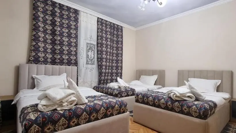 スタンダードトリプルルーム, дехцени