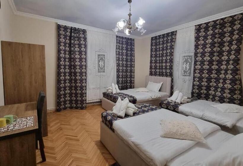 标准三人间, дехцени