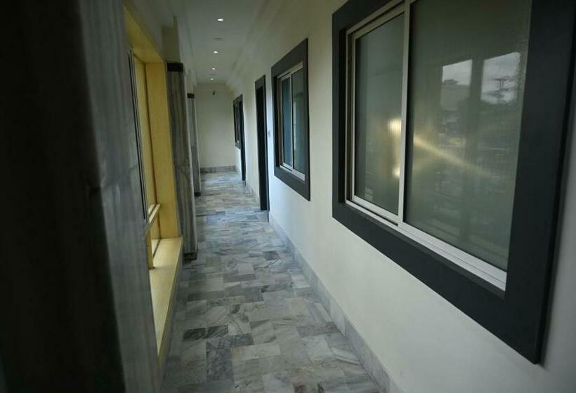 Номер Deluxe, Churuvilla