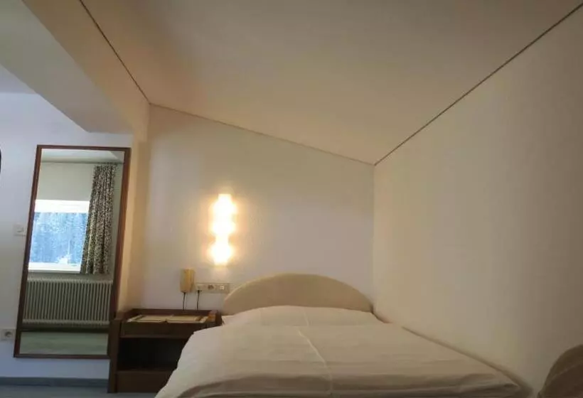 اتاق استاندارد یک نفره, Haus Churlis
