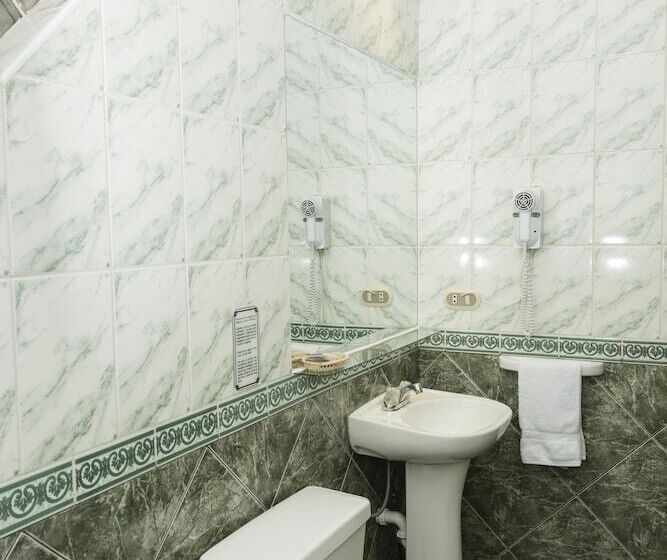 Standard Trippelrum, Hostal El Triunfo