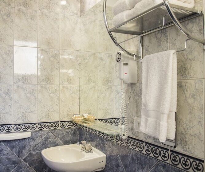 Standard Trippelrum, Hostal El Triunfo