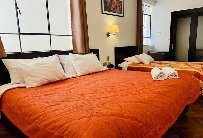 Quarto Triplo Estandar, Hostal El Triunfo