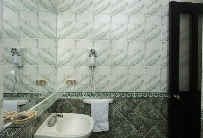 Standardrum, Hostal El Triunfo