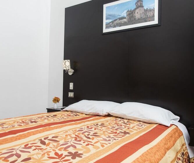 Standardrum, Hostal El Triunfo