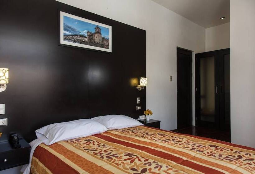 Standardrum, Hostal El Triunfo