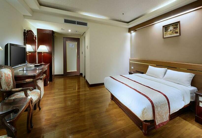 اتاق استاندارد, Cheng Pao