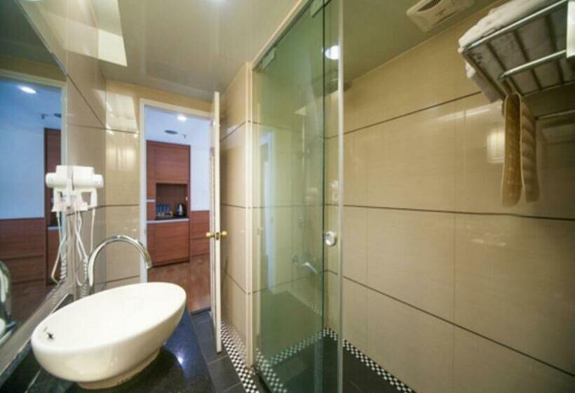 اتاق استاندارد چهار تخته, Cheng Pao