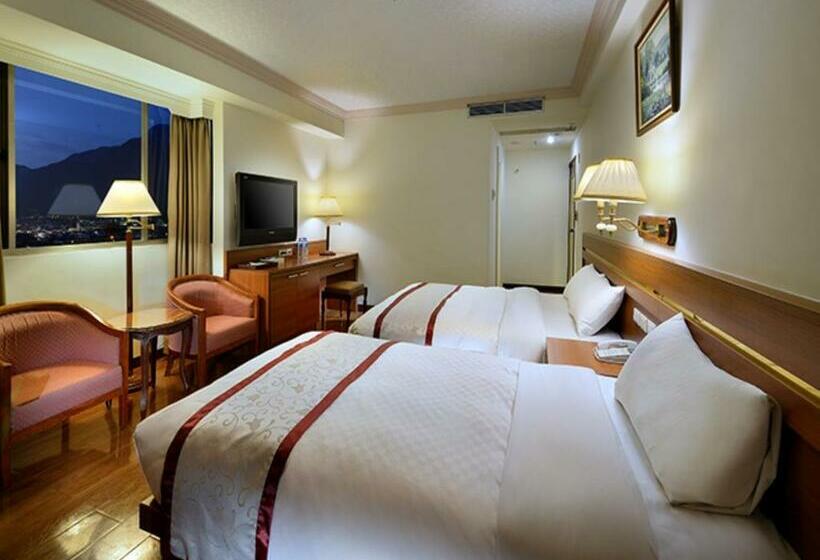 اتاق استاندارد سه نفره, Cheng Pao