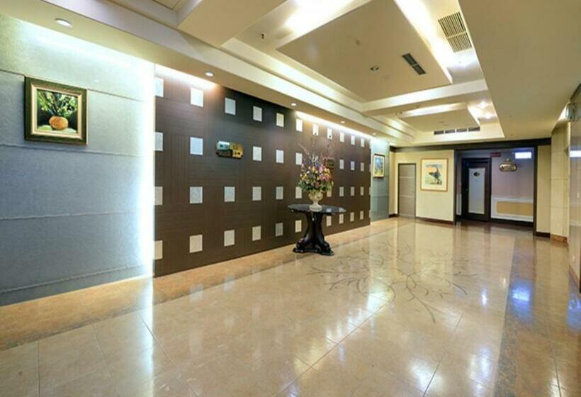 اتاق استاندارد سه نفره, Cheng Pao