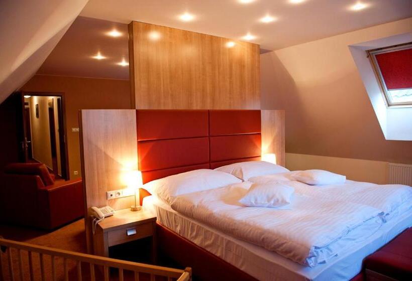 Номер Стандарт, Club