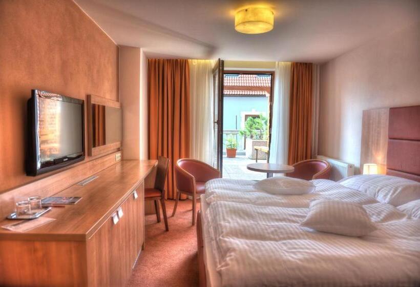 Номер Стандарт, Club