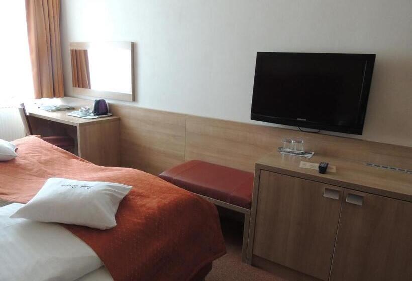 Номер Стандарт, Club