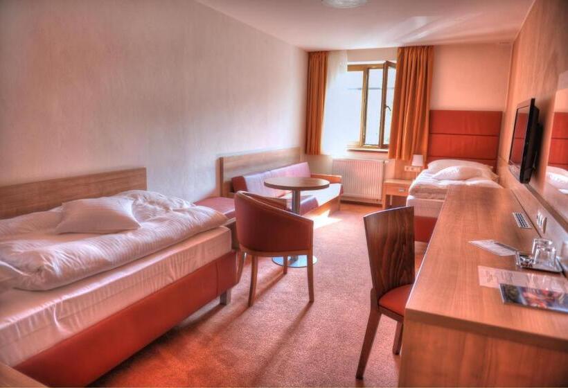 Номер Стандарт, Club