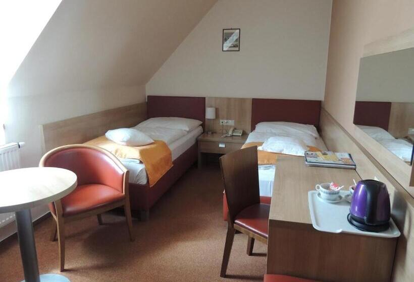 חדר סטנדרט, Club