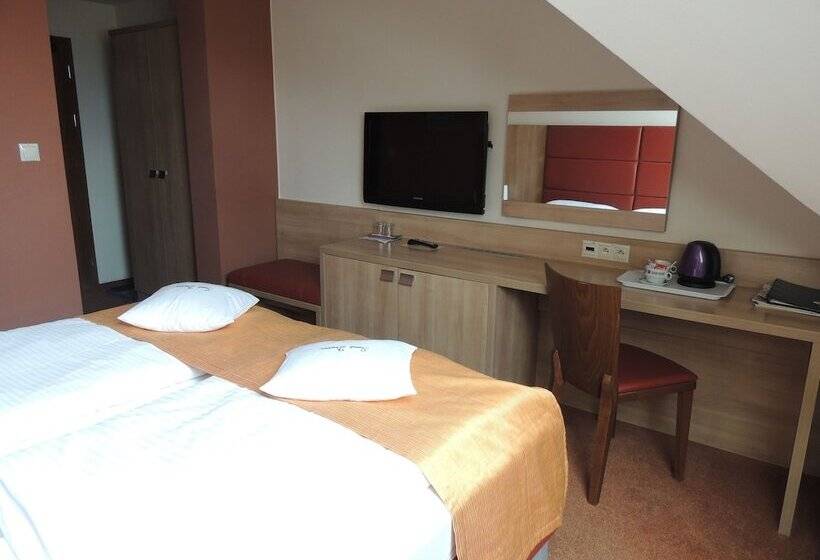 Номер Стандарт, Club