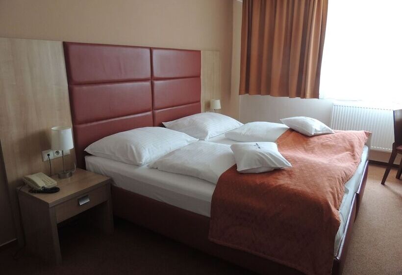 Номер Стандарт, Club