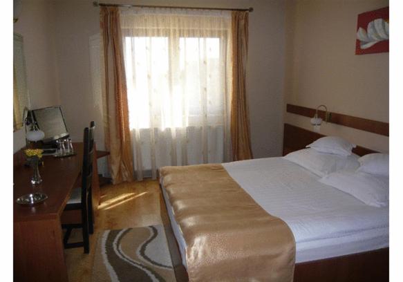 スタンダードルーム, Crisana Arad