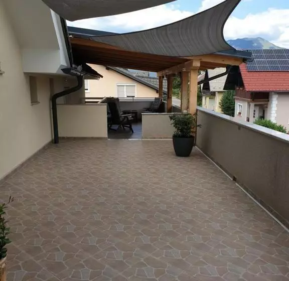 استودیوی استاندارد, Dežman Apartments & Rooms