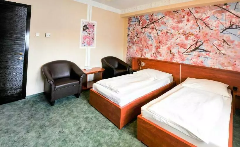 スタンダードルーム, Europa Hotel és étterem