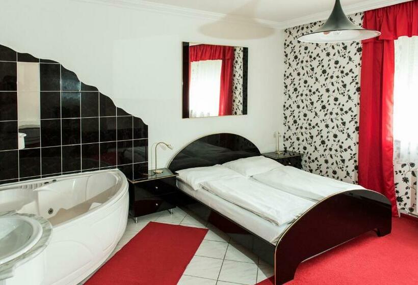 Номер Стандарт, Europa Hotel és étterem