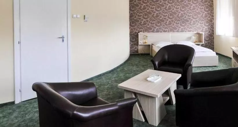 スーペリアールーム, Europa Hotel és étterem