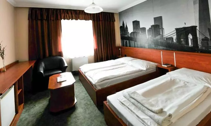 スタンダードトリプルルーム, Europa Hotel és étterem