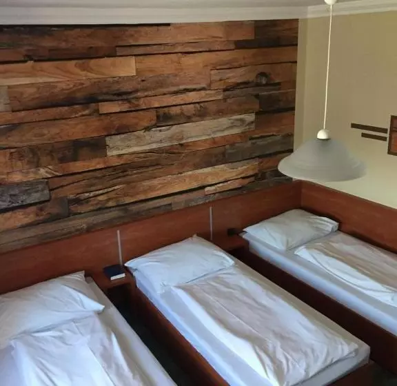 トリプルクラシックルーム, Europa Hotel és étterem